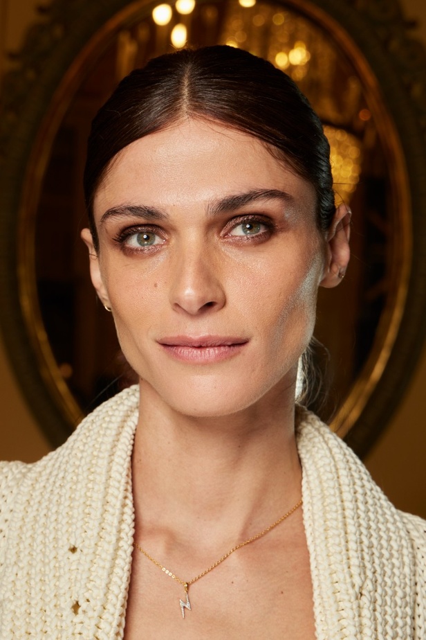 اطلالات جمالية من عرض أزياء Ermano Scervino لموسم خريف 2022