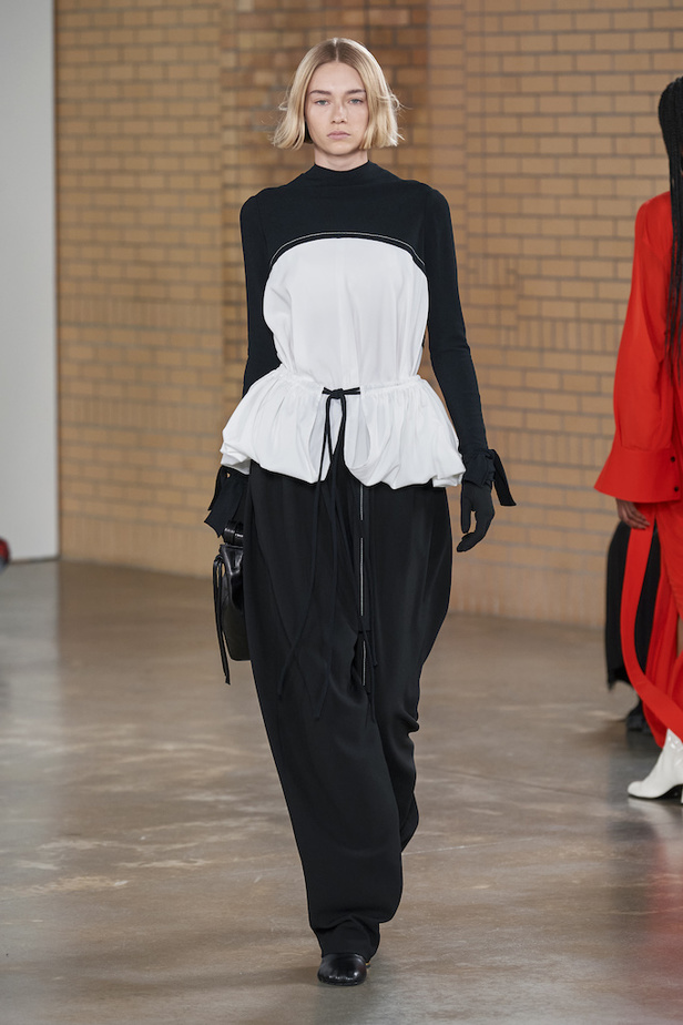 من مجموعة Proenza Schouler لموسم خريف 2022