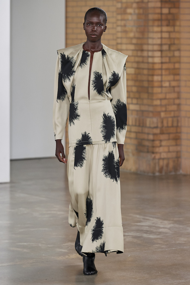 من مجموعة Proenza Schouler لموسم خريف 2022