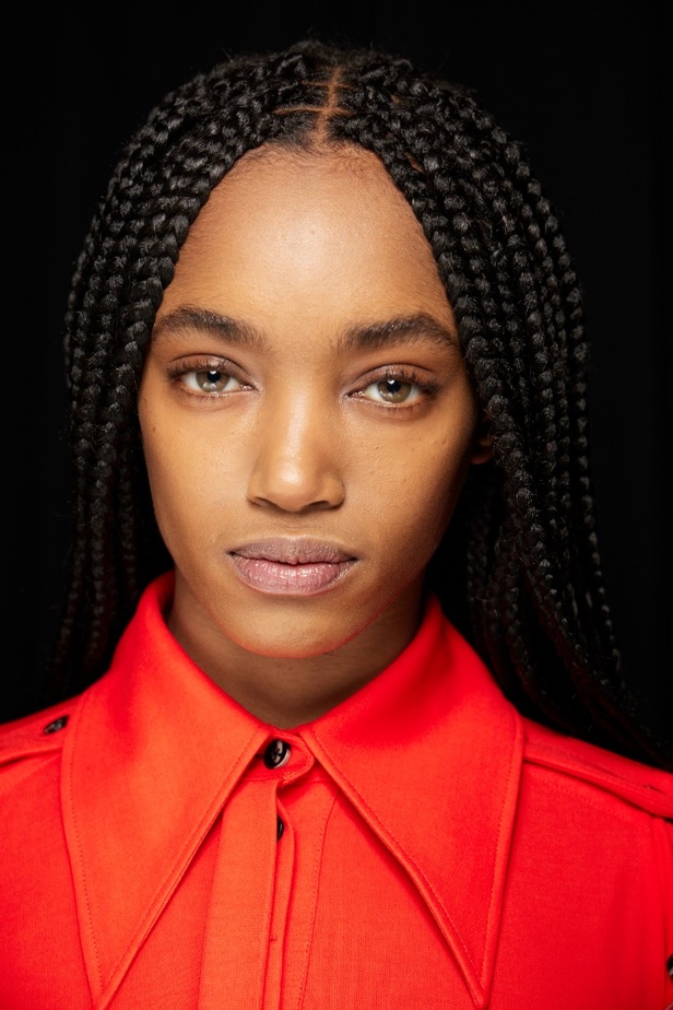 مكياج وتسريحات شعر عرض أزياء Proenza Schouler لموسم خريف 2022