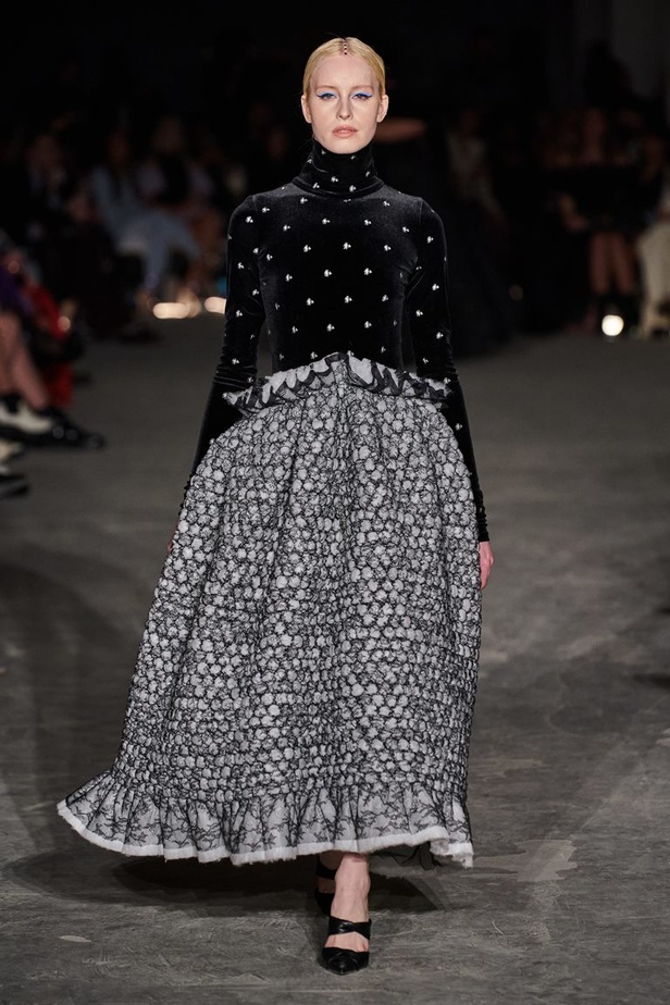 عرض أزياء Christian Siriano لخريف وشتاء 2022