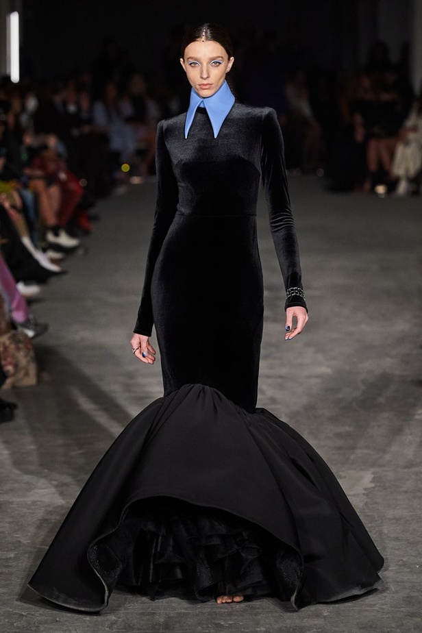 عرض أزياء Christian Siriano لخريف وشتاء 2022