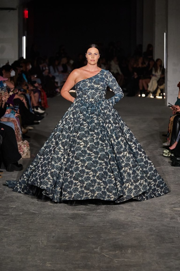 عرض أزياء Christian Siriano لخريف وشتاء 2022