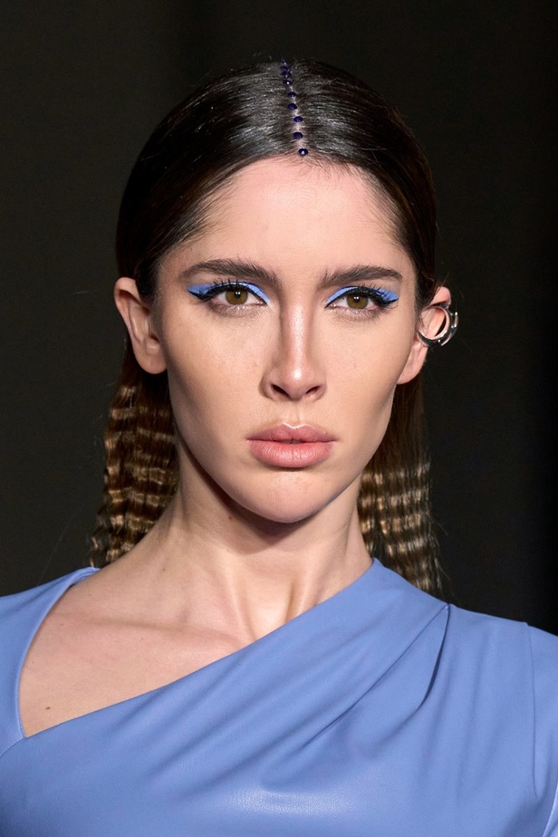 مكياج وتسريحات شعر عرض أزياء Christian Siriano لخريف وشتاء 2022