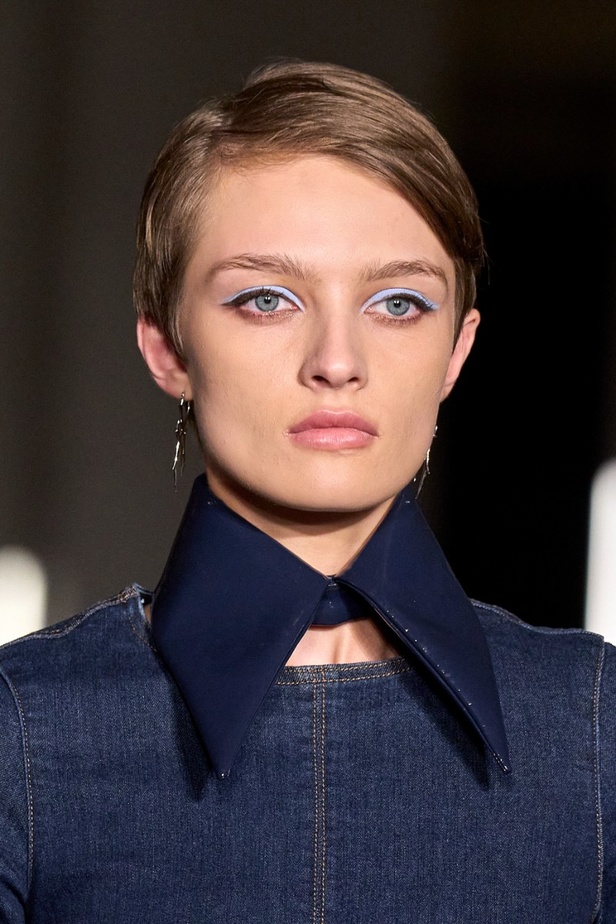 مكياج وتسريحات شعر عرض أزياء Christian Siriano لخريف وشتاء 2022