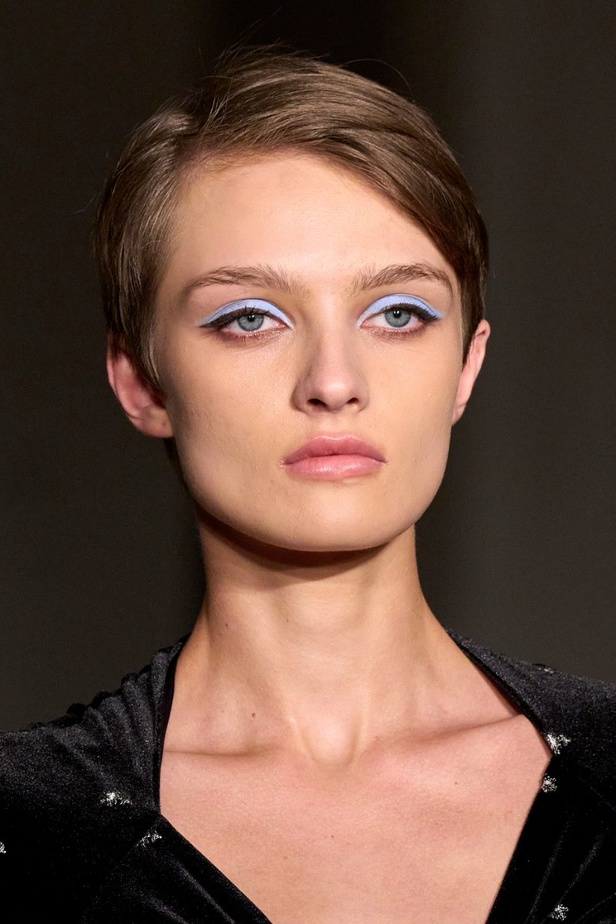 مكياج وتسريحات شعر عرض أزياء Christian Siriano لخريف وشتاء 2022