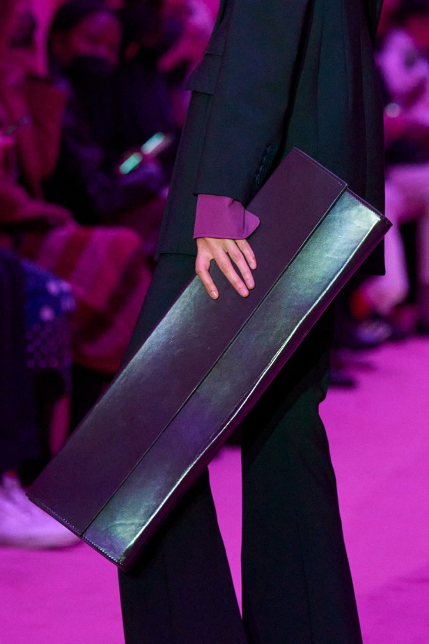 مجموعة Sportmax لخريف وشتاء 2022 تتغنّى بالأنوثة الطاغية