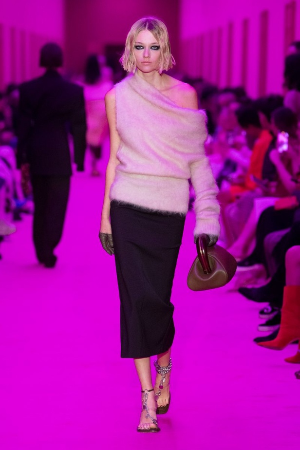 مجموعة Sportmax لخريف وشتاء 2022 تتغنّى بالأنوثة الطاغية