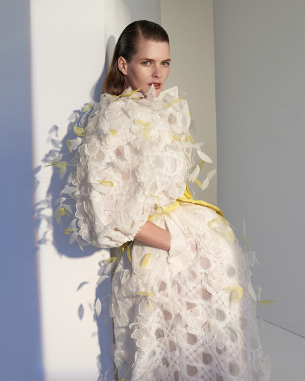 مجموعة قزي وأسطا من الألبسة الفاخرة لربيع وصيف 2022