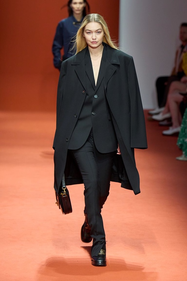 مجموعة Tod’s لخريف وشتاء 2022 إعادة تخيل لأيقونات الجمال الإيطالي