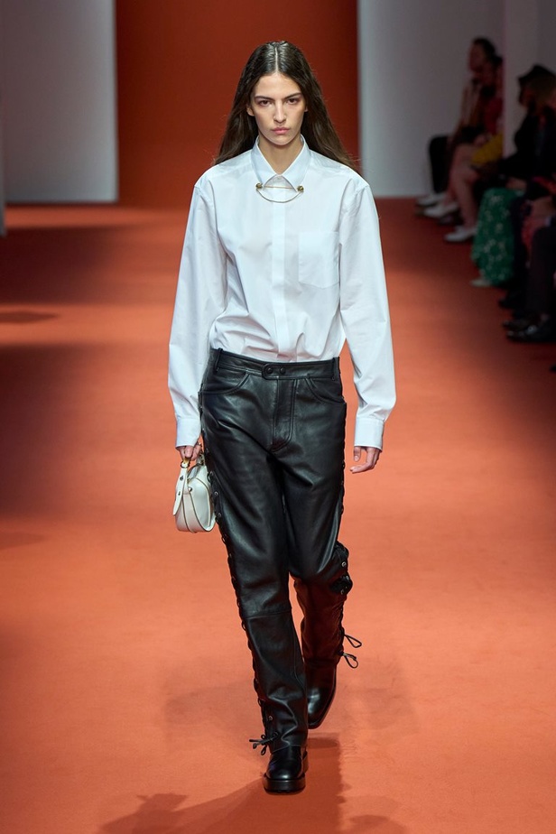 مجموعة Tod’s لخريف وشتاء 2022 إعادة تخيل لأيقونات الجمال الإيطالي