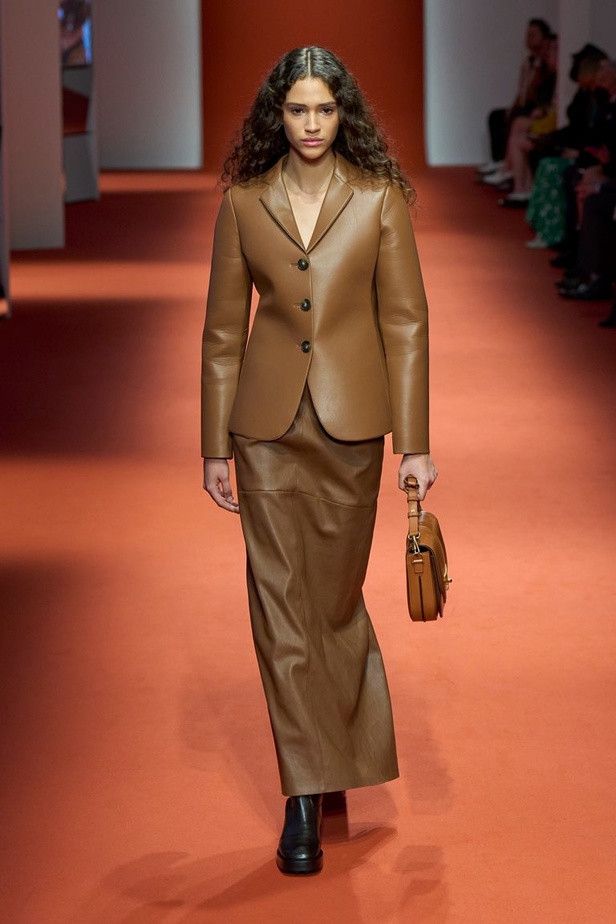 مجموعة Tod’s لخريف وشتاء 2022 إعادة تخيل لأيقونات الجمال الإيطالي