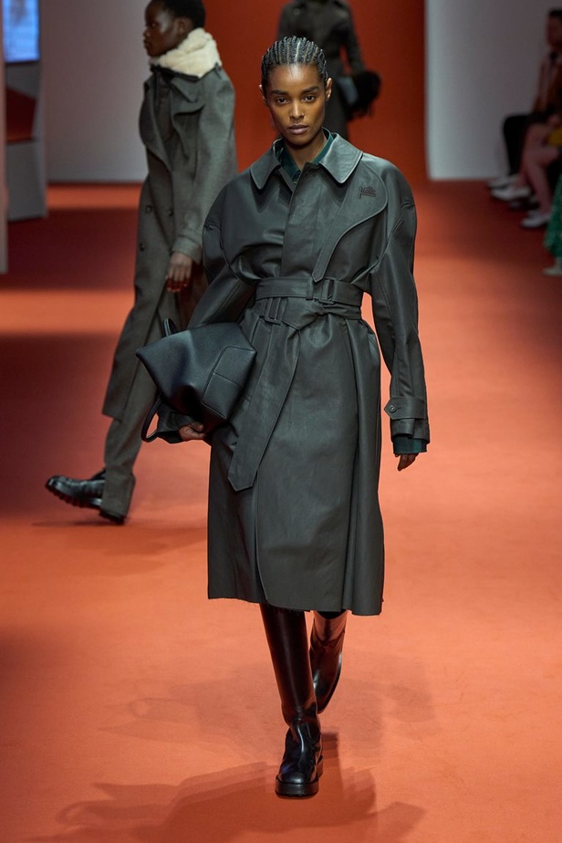 مجموعة Tod’s لخريف وشتاء 2022 إعادة تخيل لأيقونات الجمال الإيطالي