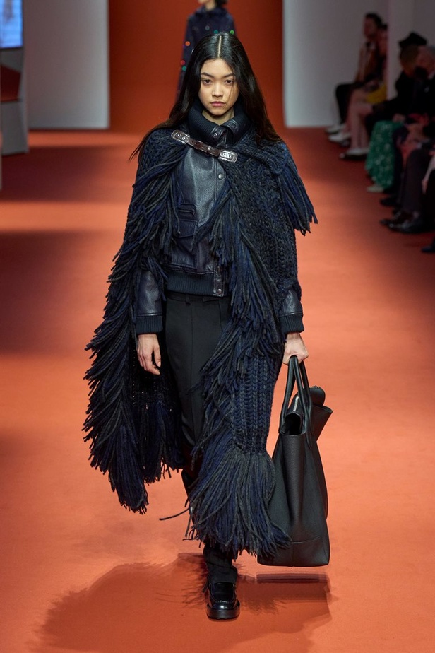 مجموعة Tod’s لخريف وشتاء 2022 إعادة تخيل لأيقونات الجمال الإيطالي