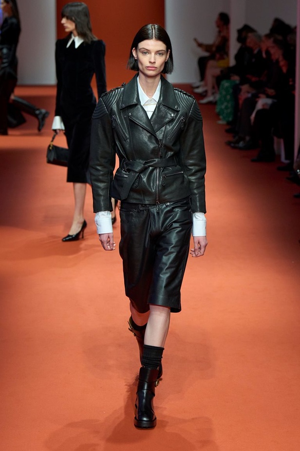 مجموعة Tod’s لخريف وشتاء 2022 إعادة تخيل لأيقونات الجمال الإيطالي