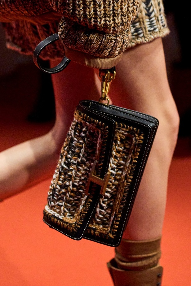 مجموعة Tod’s لخريف وشتاء 2022 إعادة تخيل لأيقونات الجمال الإيطالي