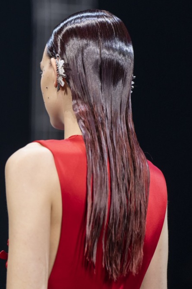 عرض أزياء فندي للهوت كوتور لربيع وصيف 2022