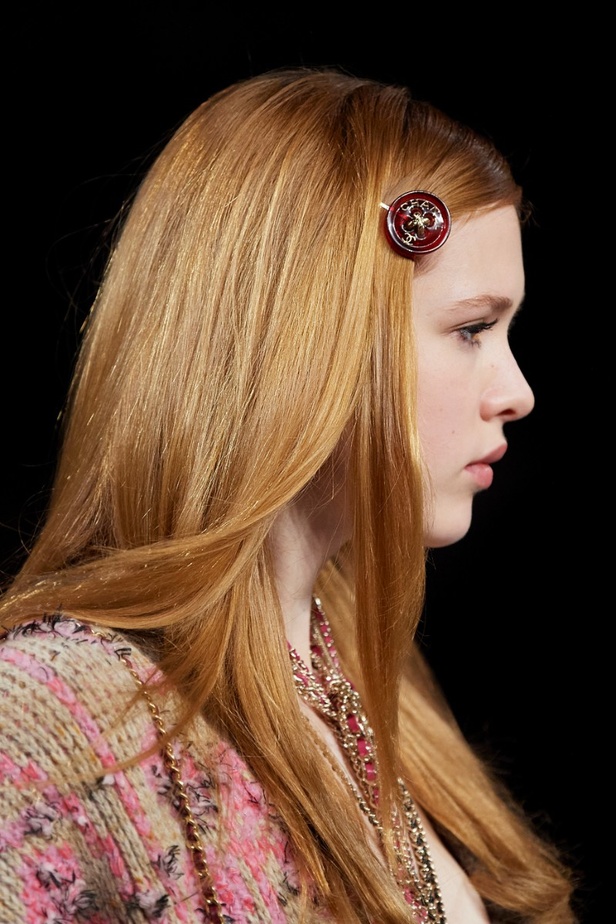 اطلالات جمالية من مجموعة CHANEL لخريف وشتاء 2022-2023