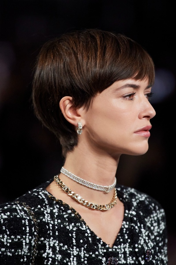 اطلالات جمالية من مجموعة CHANEL لخريف وشتاء 2022-2023