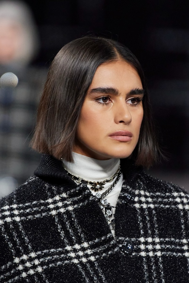 اطلالات جمالية من مجموعة CHANEL لخريف وشتاء 2022-2023