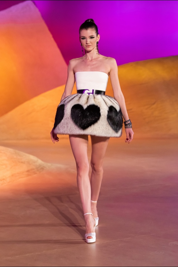 مجموعة جورج حبيقة لخريف وشتاء 2022-2023 نسيم الكوكب الأحمر