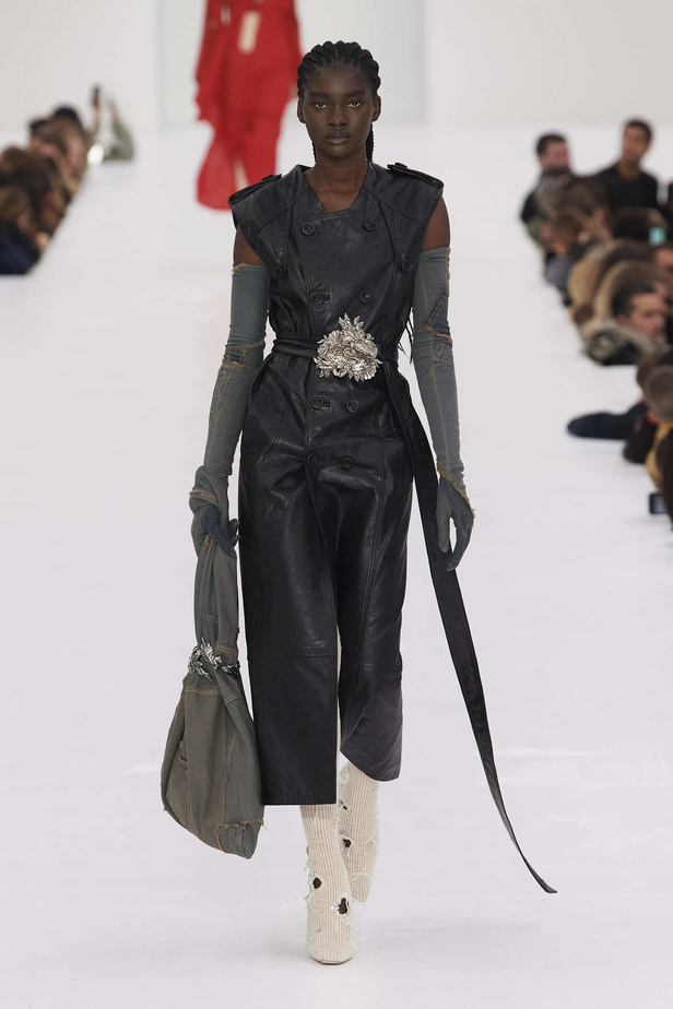 عرض أزياء مجموعة Acne Studios لموسم خريف وشتاء 2022 في باريس