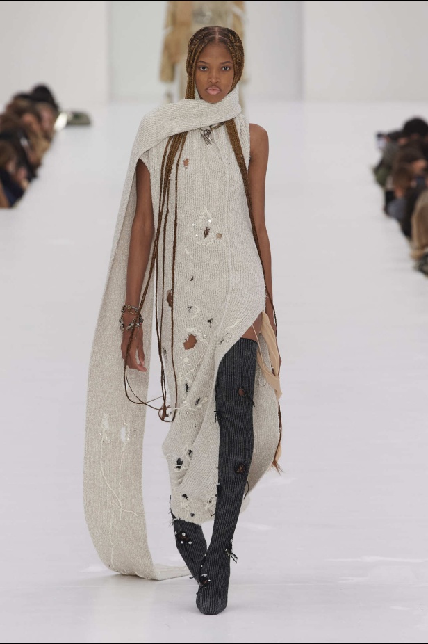 عرض أزياء مجموعة Acne Studios لموسم خريف وشتاء 2022 في باريس