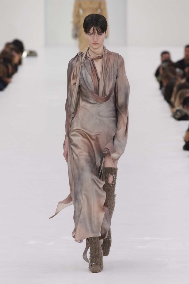 عرض أزياء مجموعة Acne Studios لموسم خريف وشتاء 2022 في باريس