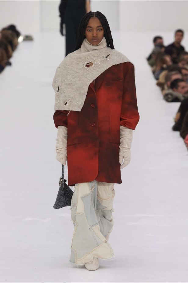 عرض أزياء مجموعة Acne Studios لموسم خريف وشتاء 2022 في باريس