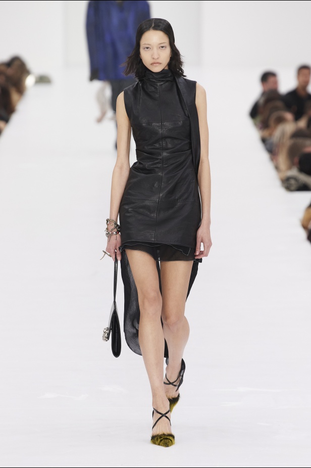 عرض أزياء مجموعة Acne Studios لموسم خريف وشتاء 2022 في باريس