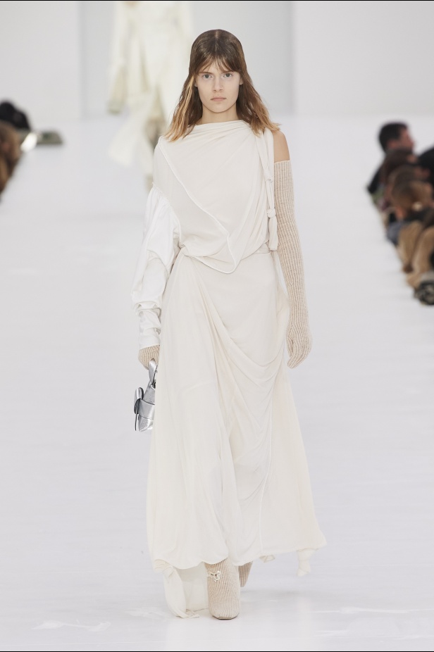 عرض أزياء مجموعة Acne Studios لموسم خريف وشتاء 2022 في باريس