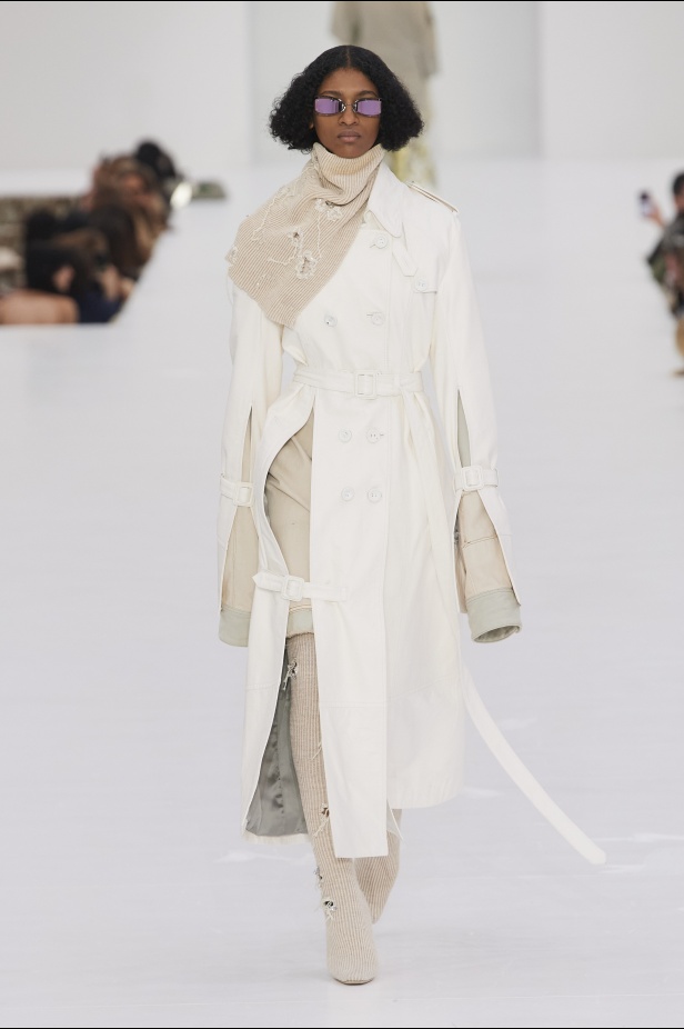 عرض أزياء مجموعة Acne Studios لموسم خريف وشتاء 2022 في باريس