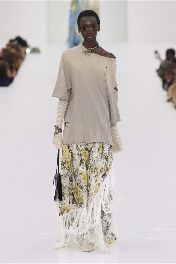 عرض أزياء مجموعة Acne Studios لموسم خريف وشتاء 2022 في باريس