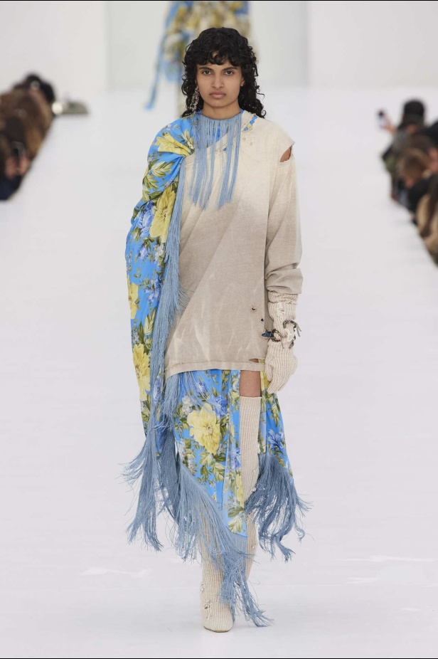 عرض أزياء مجموعة Acne Studios لموسم خريف وشتاء 2022 في باريس