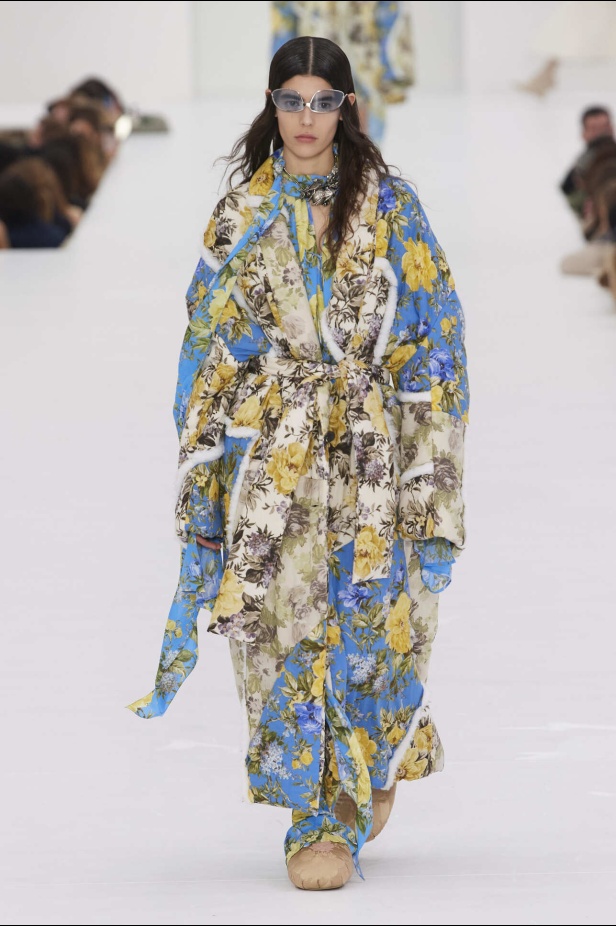 عرض أزياء مجموعة Acne Studios لموسم خريف وشتاء 2022 في باريس