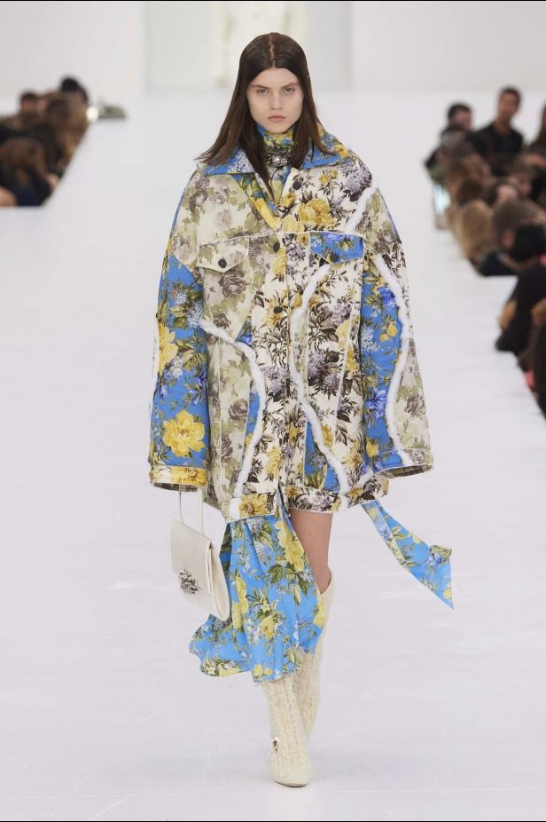 عرض أزياء مجموعة Acne Studios لموسم خريف وشتاء 2022 في باريس