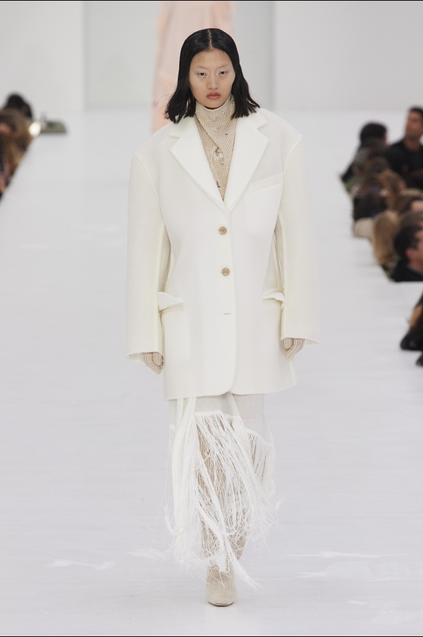 عرض أزياء مجموعة Acne Studios لموسم خريف وشتاء 2022 في باريس