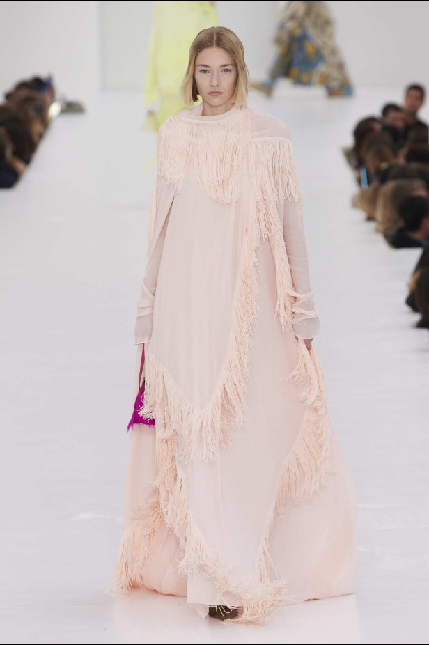 عرض أزياء مجموعة Acne Studios لموسم خريف وشتاء 2022 في باريس