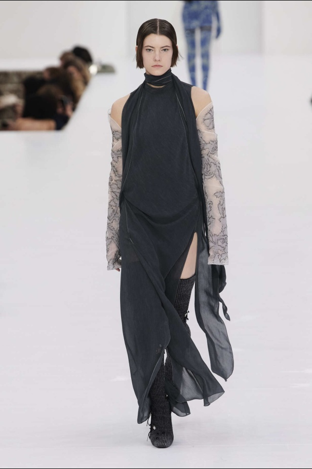 عرض أزياء مجموعة Acne Studios لموسم خريف وشتاء 2022 في باريس