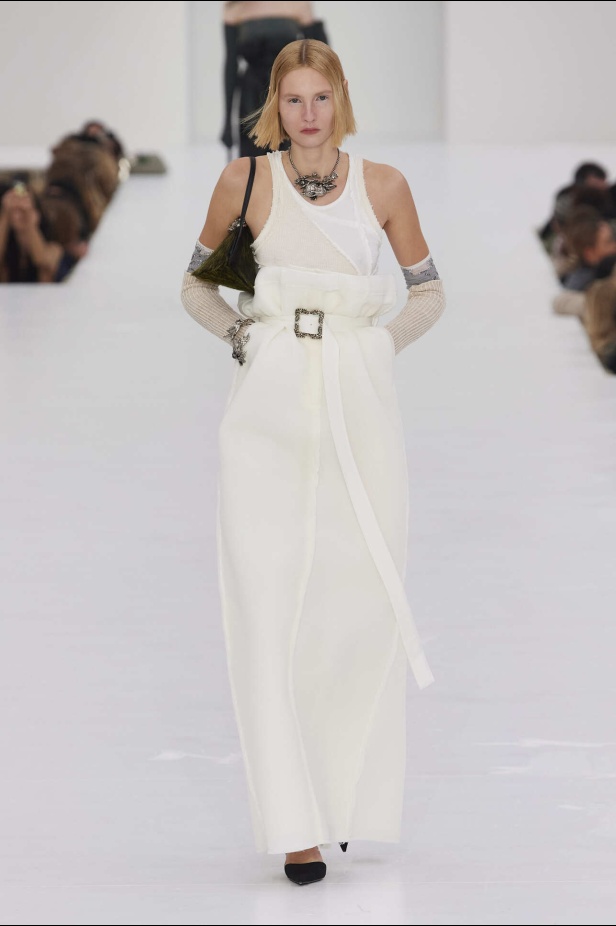 عرض أزياء مجموعة Acne Studios لموسم خريف وشتاء 2022 في باريس