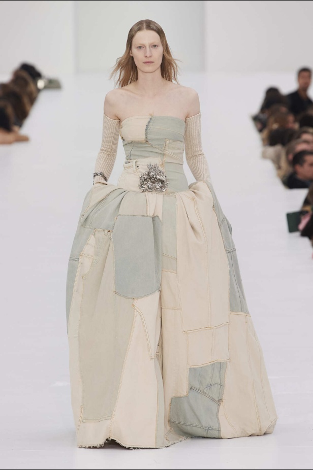 عرض أزياء مجموعة Acne Studios لموسم خريف وشتاء 2022 في باريس