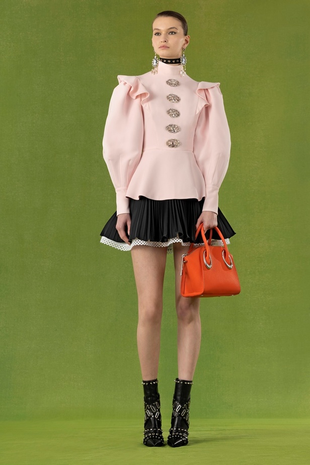 مجموعة Andrew Gn لخريف وشتاء 2022 تصاميم فخمة تعكس رحلته من سنغافورة إلى باريس