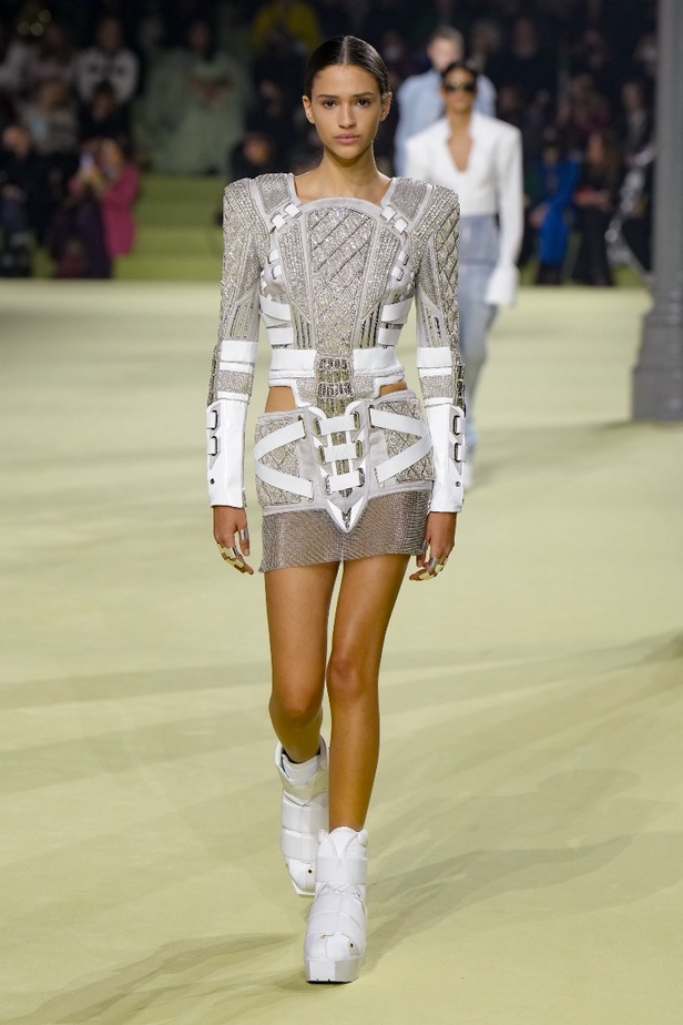 مجموعة Balmain لخريف 2022 تجسيد الحماية من خلال الموضة