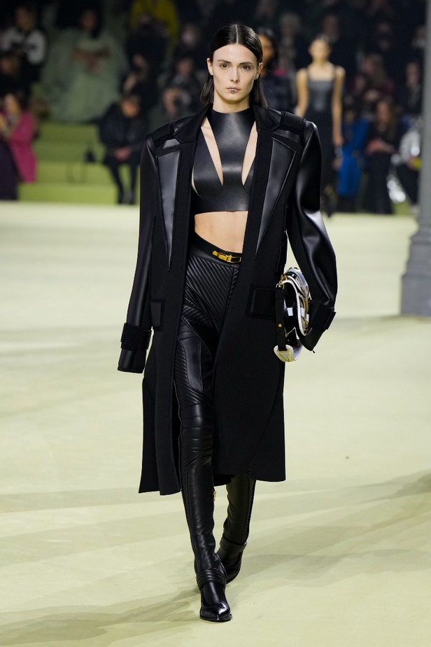 مجموعة Balmain لخريف 2022 تجسيد الحماية من خلال الموضة