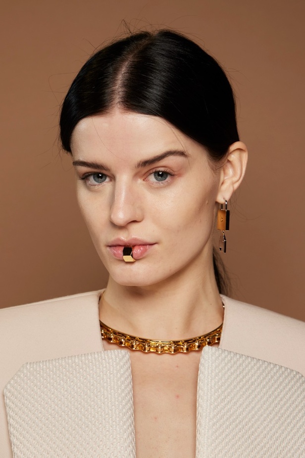 اطلالات جمالية من مجموعة Balmain لخريف 2022 