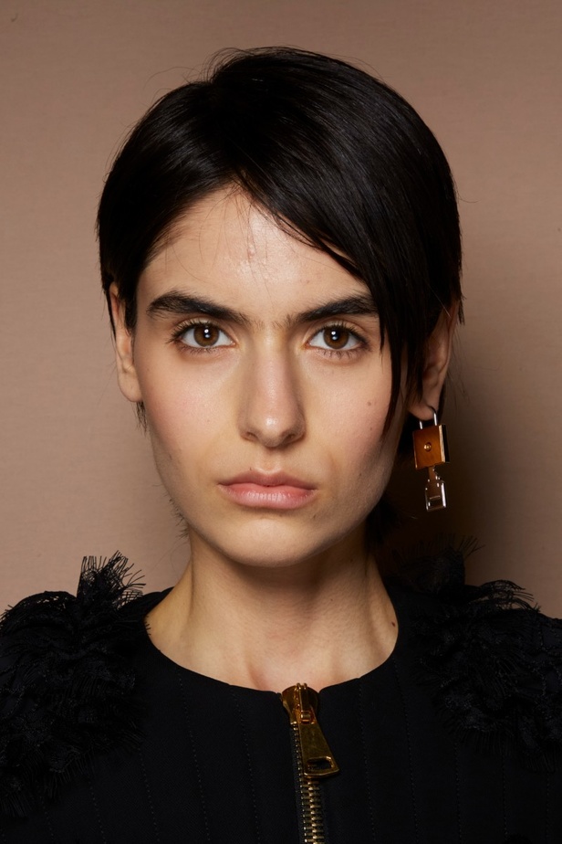 اطلالات جمالية من مجموعة Balmain لخريف 2022 