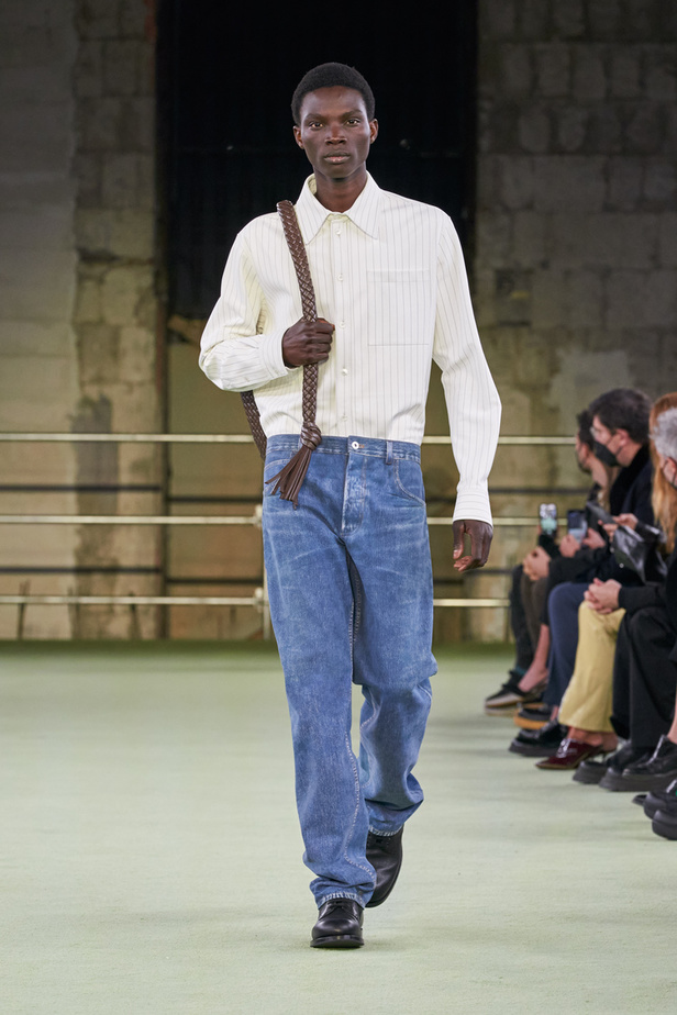 قوة المرأة العملية في مجموعة "بوتيغا فينيتا" لخريف وشتاء 2022