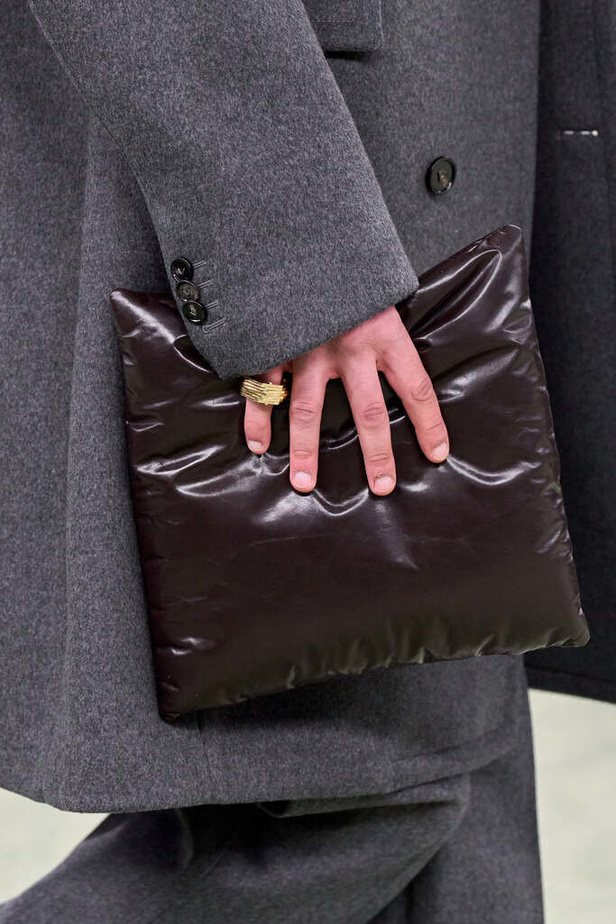 قوة المرأة العملية في مجموعة "بوتيغا فينيتا" لخريف وشتاء 2022