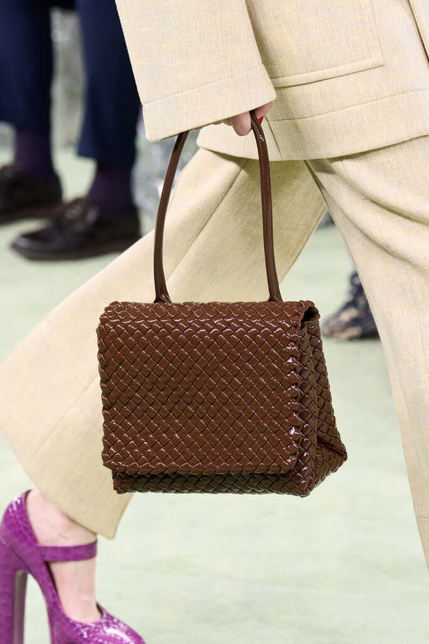 قوة المرأة العملية في مجموعة "بوتيغا فينيتا" لخريف وشتاء 2022