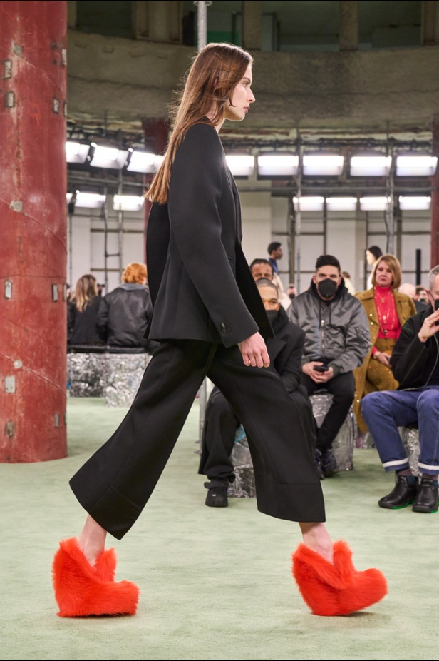 قوة المرأة العملية في مجموعة "بوتيغا فينيتا" لخريف وشتاء 2022